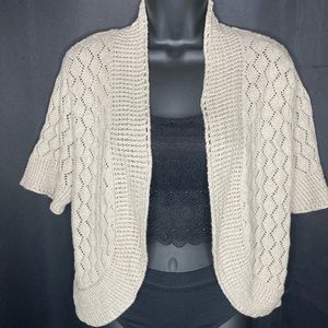 Sonoma women’s beige cropped sleeve knit sweetheart cardigan size L.